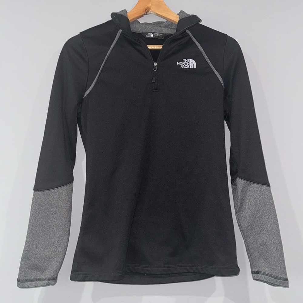 North Face 1/4 Pull Over Women’s Size Small Black & Grey Athletic